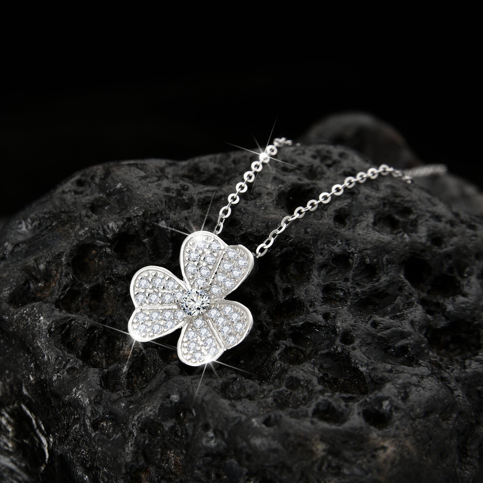 Lucky Clover Cubic Zirconia Necklace with Heart-Expecting Design - jewelryweilin