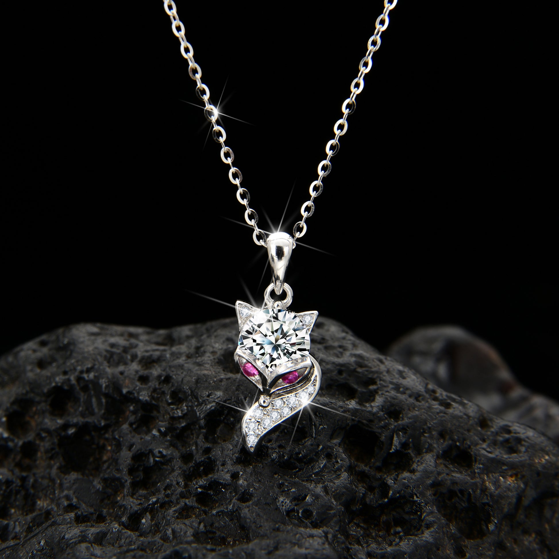 Hot girl design smart and calm fox pendant necklace - jewelryweilin