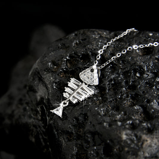 Sexy Special Design Fishbone Pendant Necklace - jewelryweilin