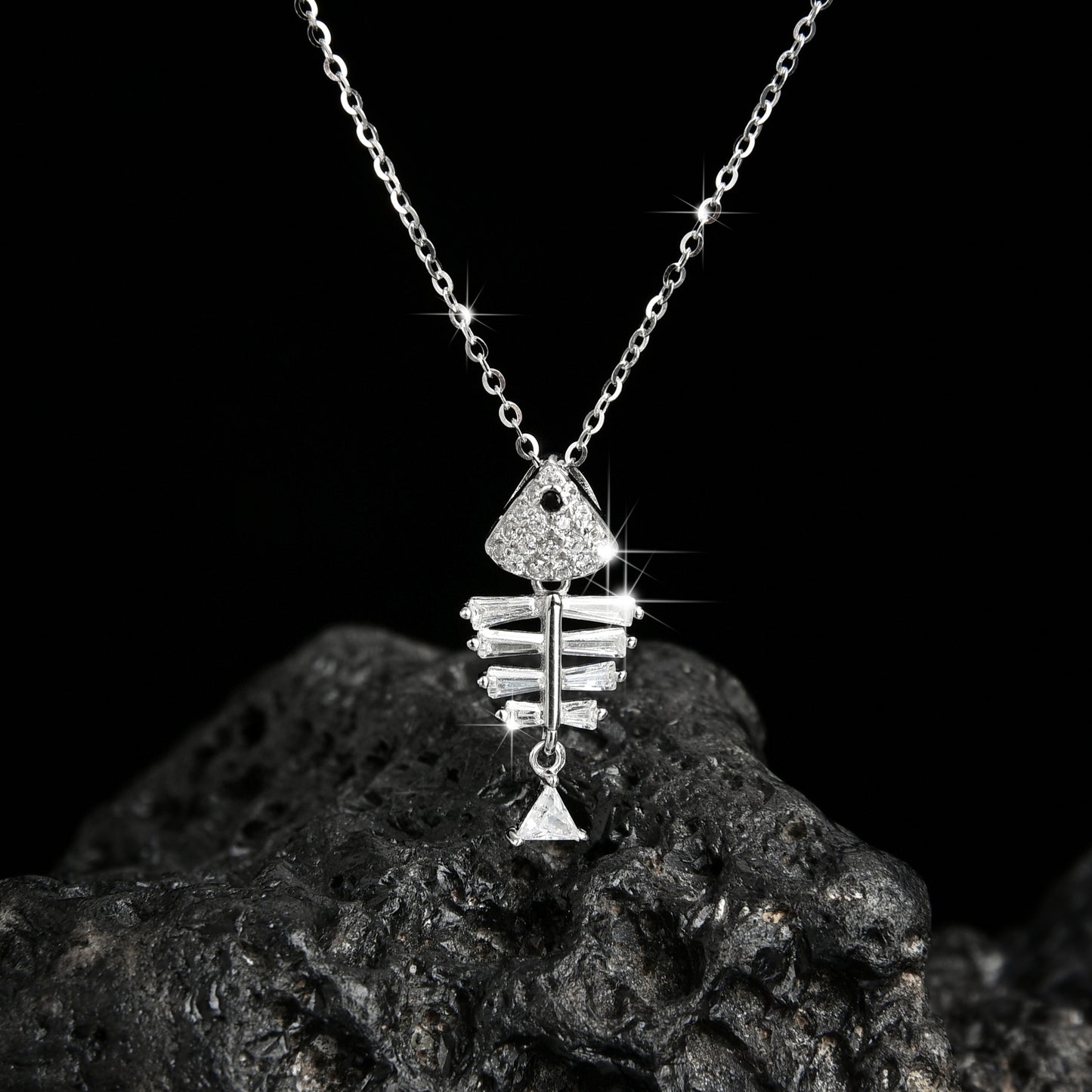 Sexy Special Design Fishbone Pendant Necklace - jewelryweilin