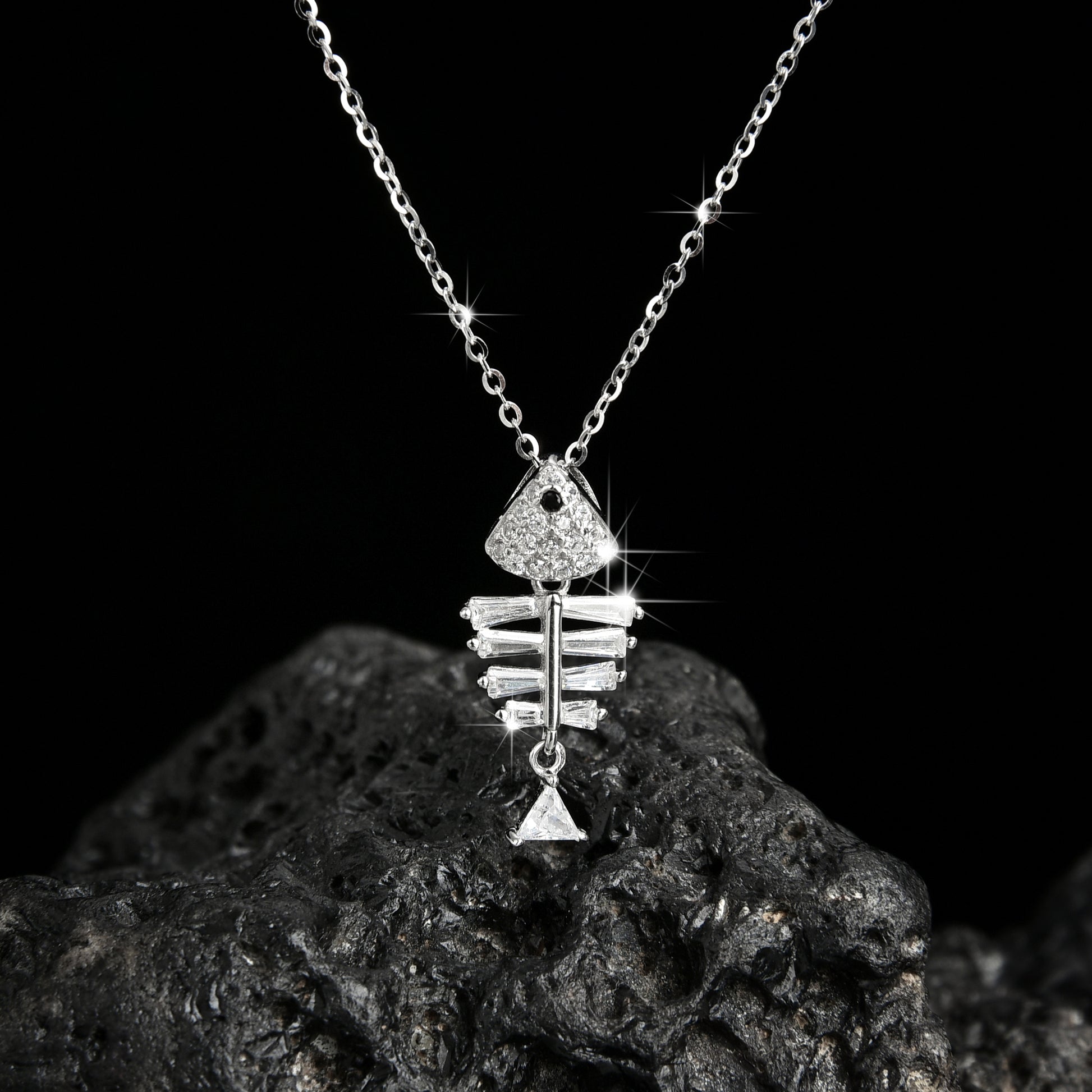 Sexy Special Design Fishbone Pendant Necklace - jewelryweilin