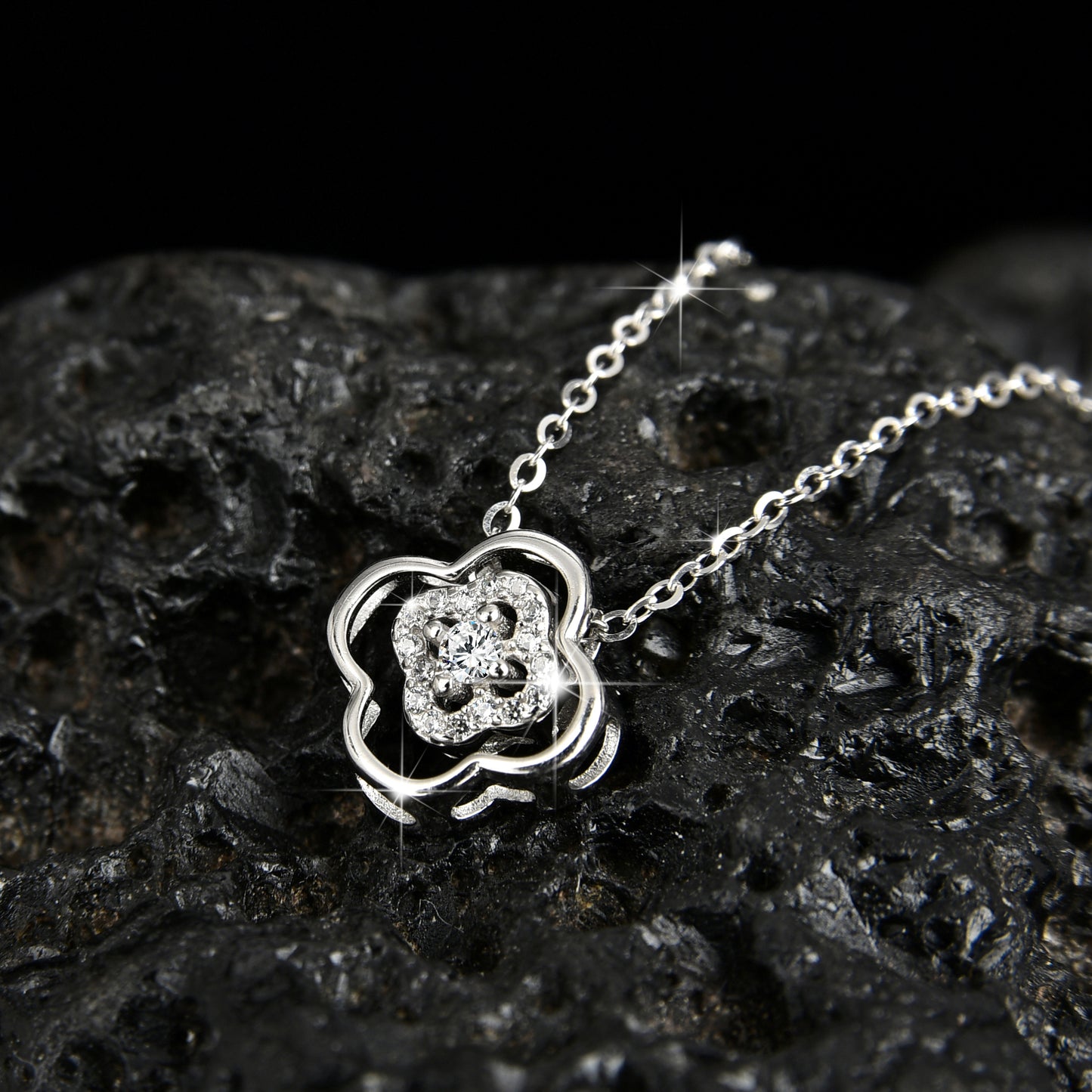 Fashionable and creative four-leaf clover pendant necklace - jewelryweilin