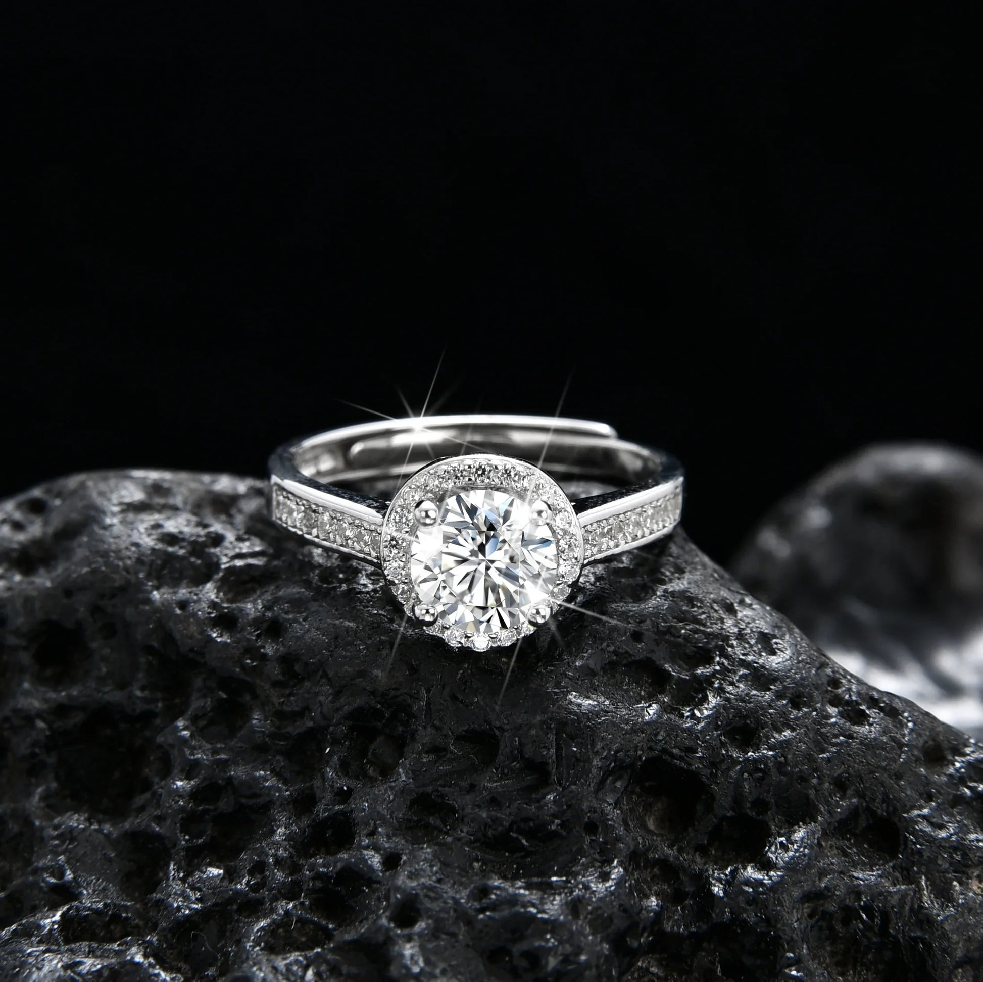 Half Wall Sparkling Cubic Zirconia Round Bezel Ring - jewelryweilin