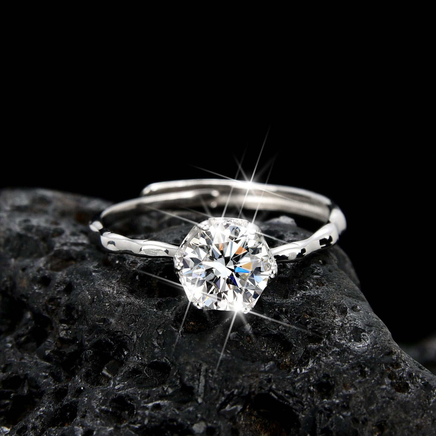 Wave-Shaped Sparkling Single Zirconia Ring - jewelryweilin