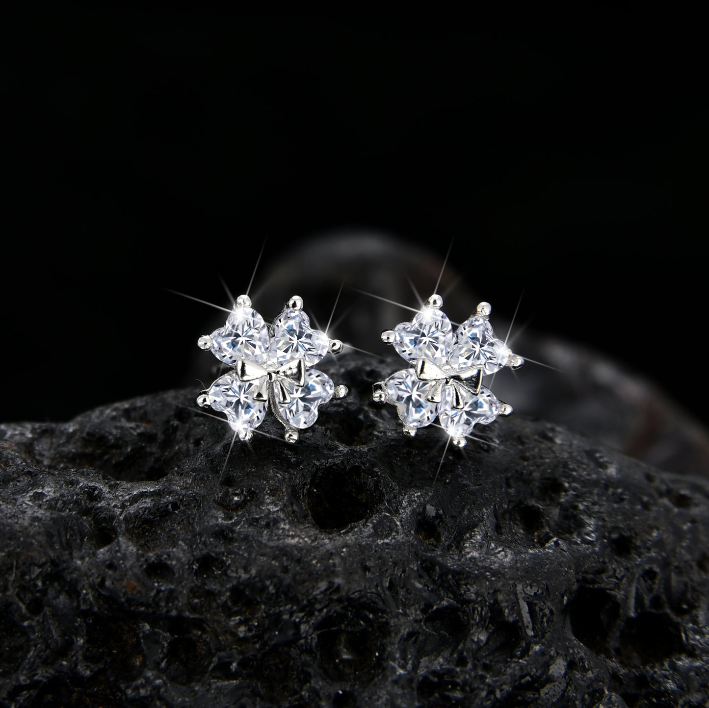 Noble and elegant four-leaf clover cubic zirconia earrings - jewelryweilin