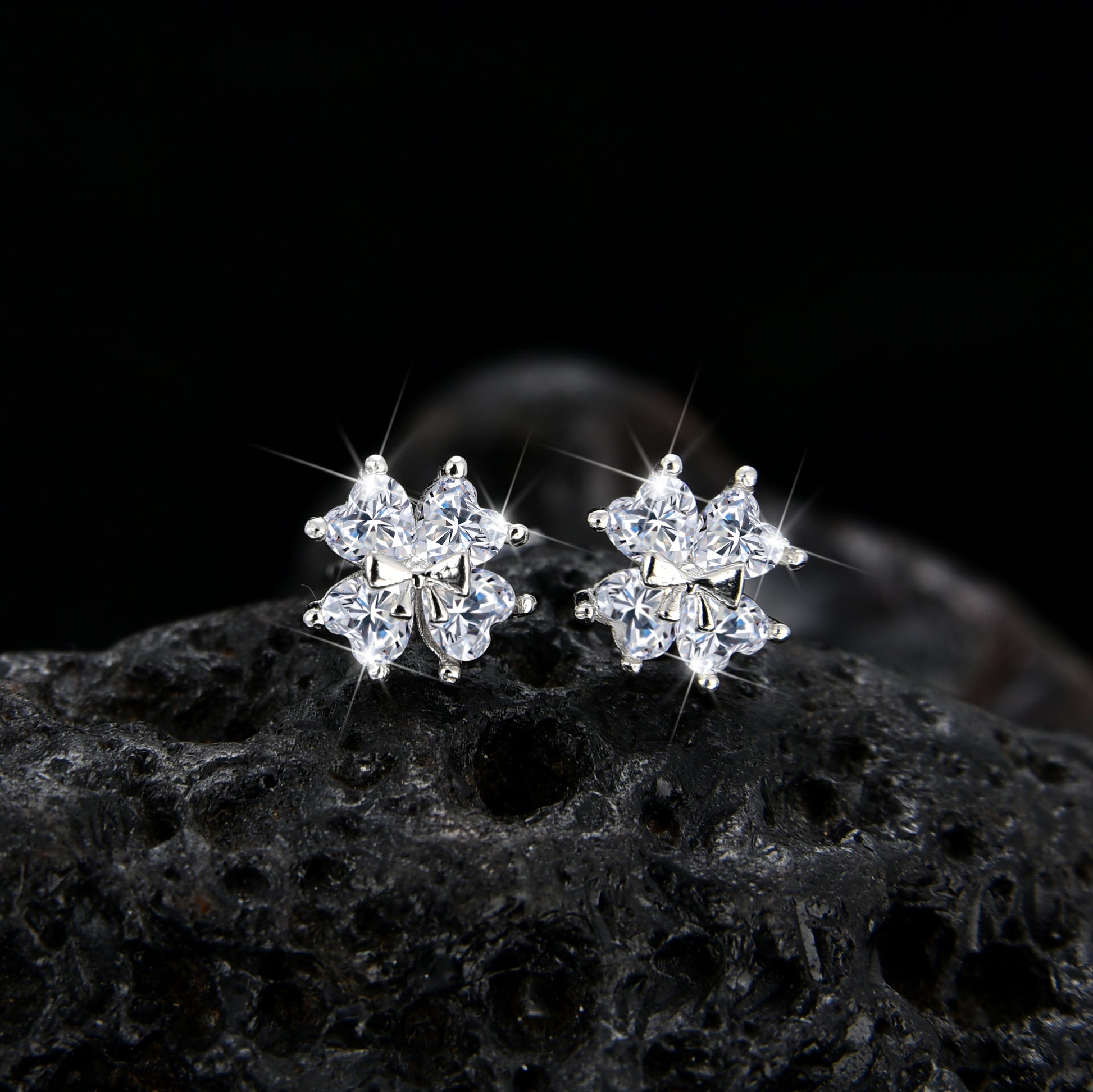 Noble and elegant four-leaf clover cubic zirconia earrings - jewelryweilin