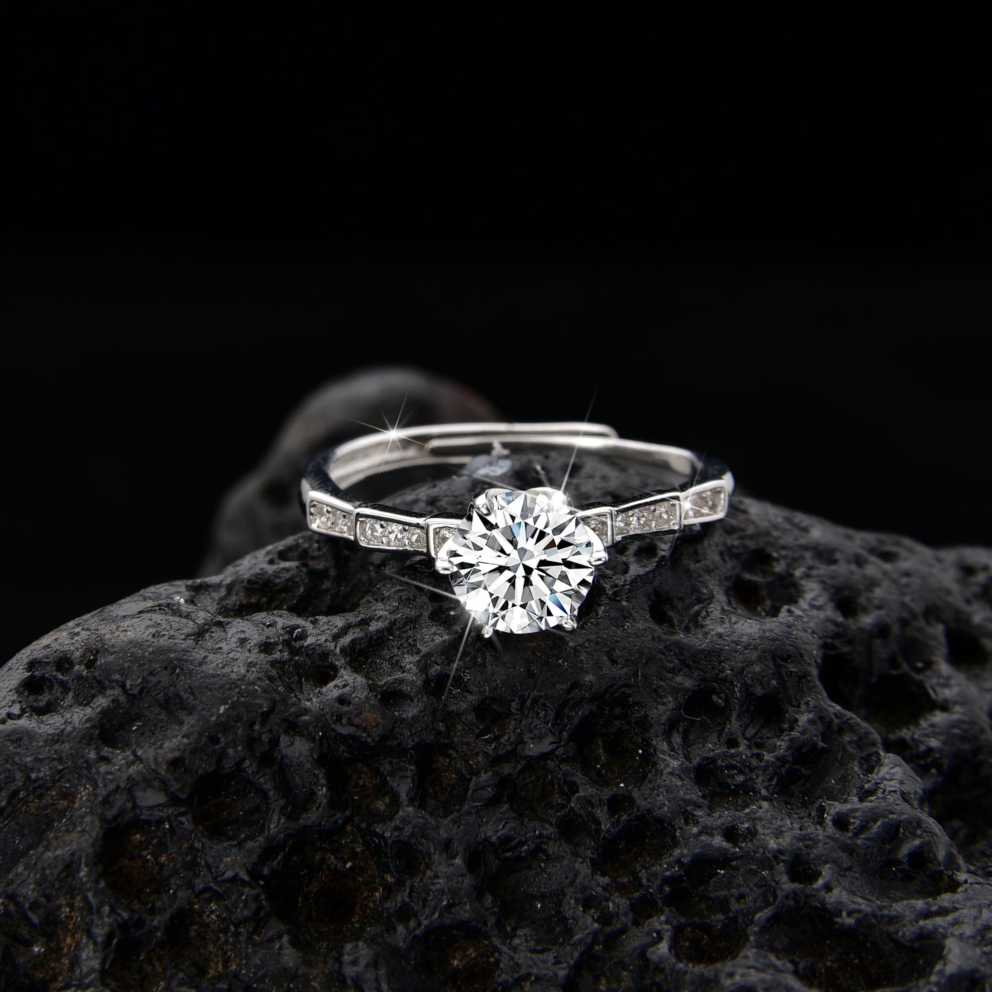 Petal-shaped zircon ring - jewelryweilin