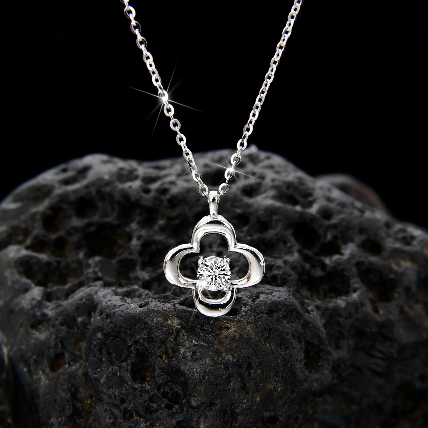 Hollow Four-Leaf Clover Zircon Pendant Necklace - jewelryweilin