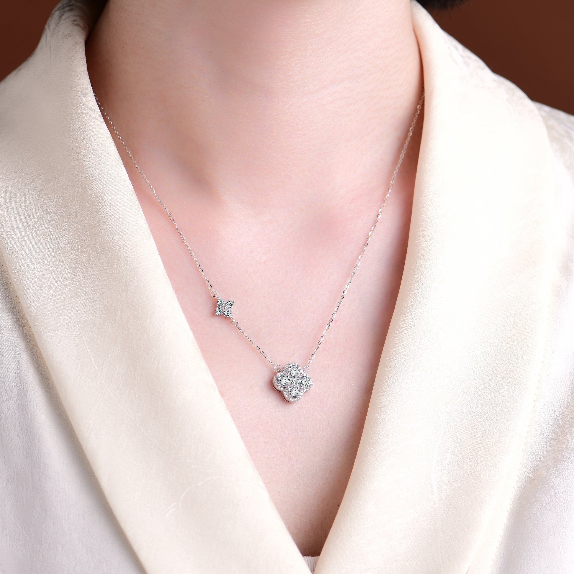 High-end exquisite design four-leaf petal pendant necklace - jewelryweilin