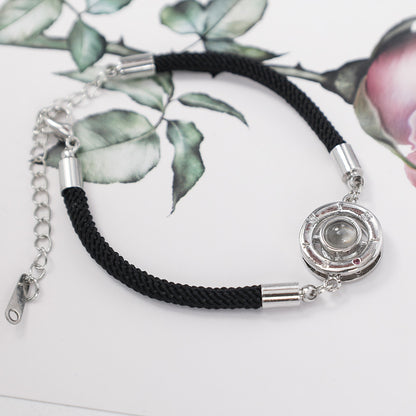 Pulsera circular trenzada con proyección de fotos