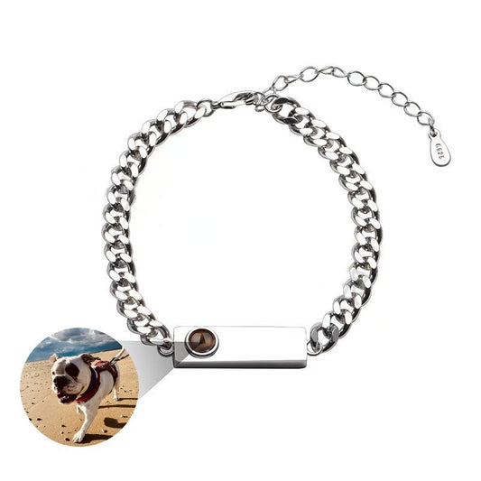 Photo projection of a Cuban bracelet