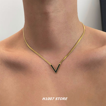 Hip-Hop V-Shaped Short Snake Bone Clothing Necklace