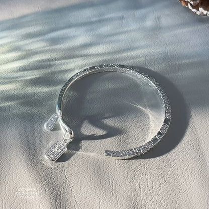 Shiny four-sided solid bracelet