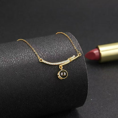 Collar de mariposa con proyección de fotos