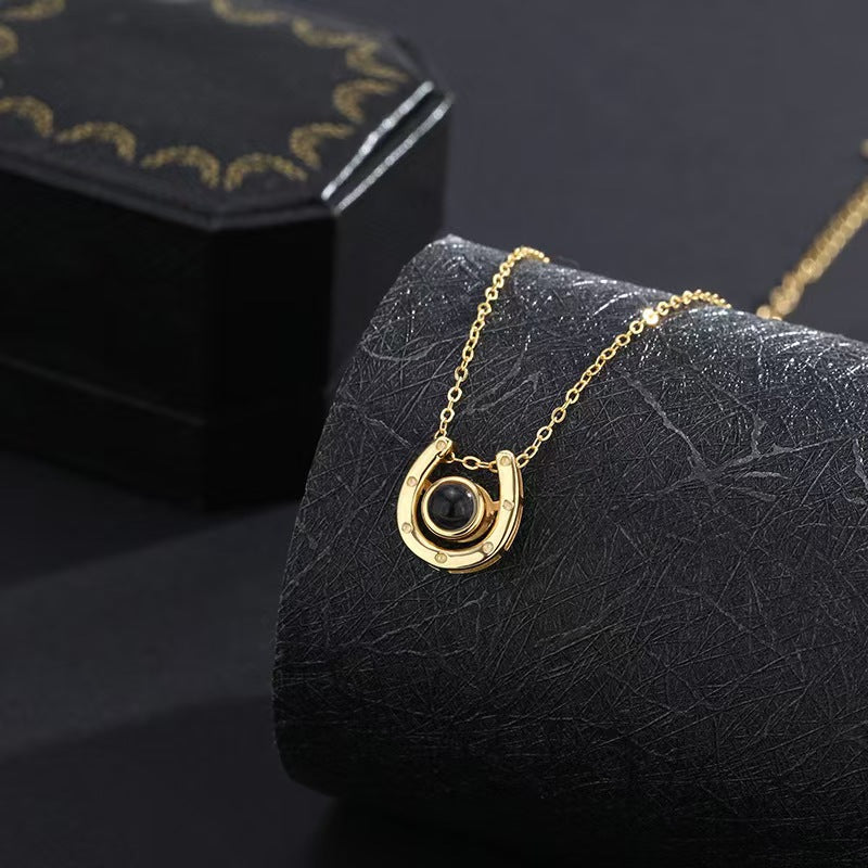 Photo projection U-shaped horseshoe necklace