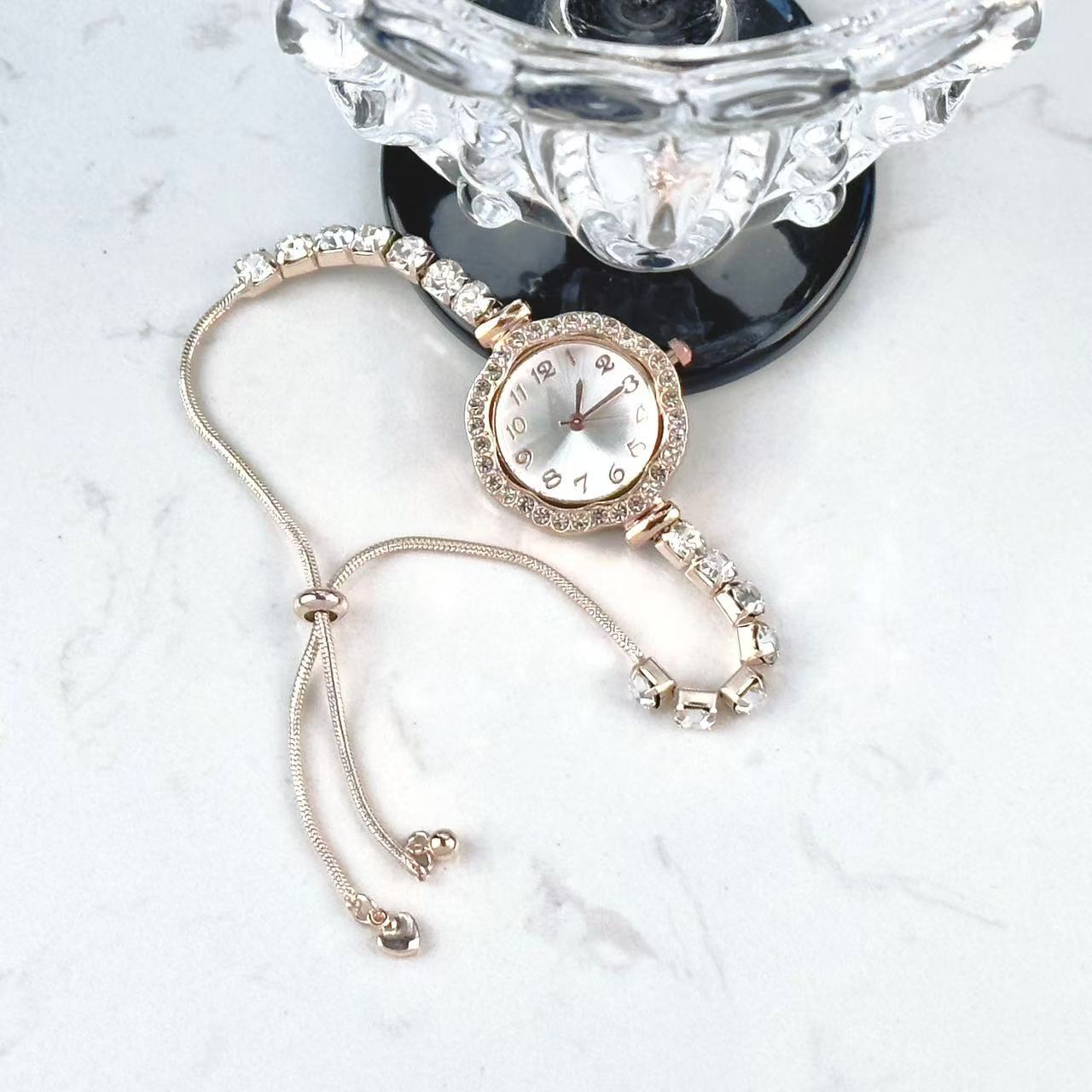 Luxury flower-shaped ladies watch