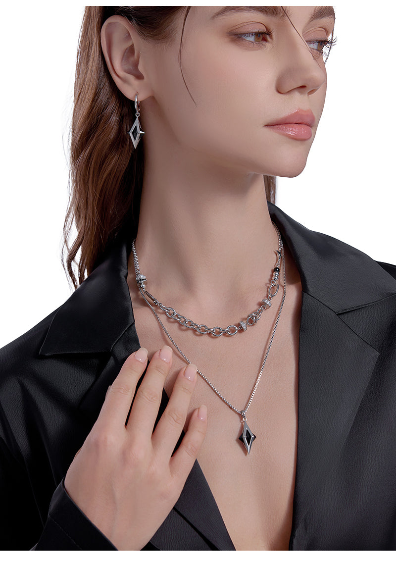 Star attraction star necklace