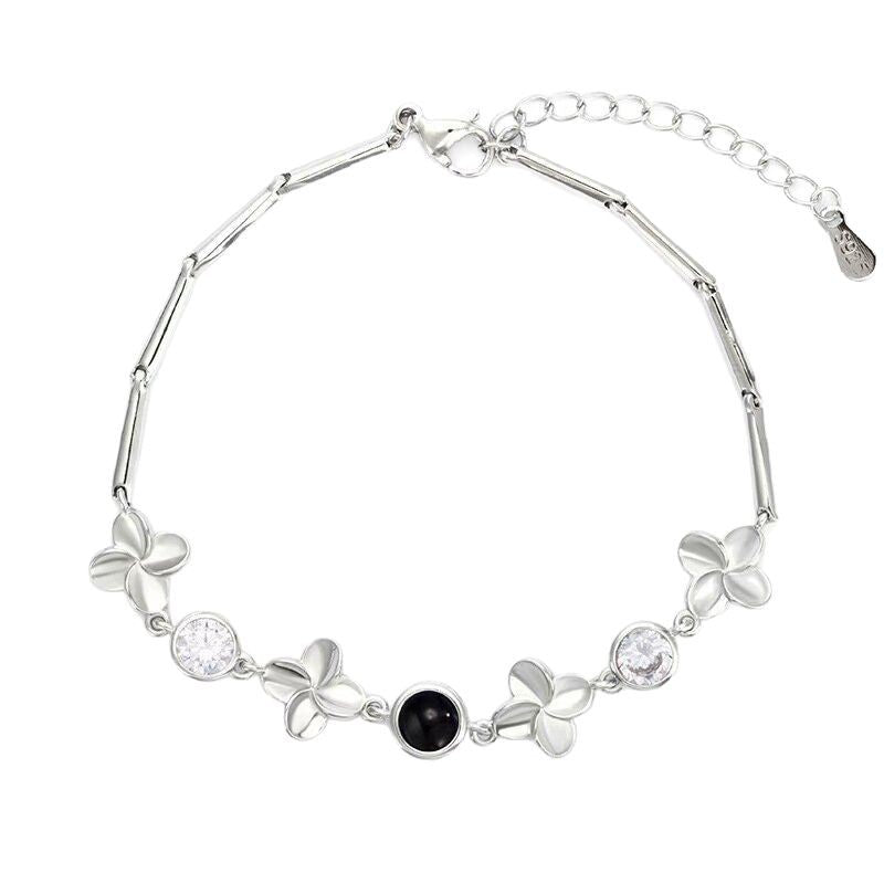 Photo projection four-leaf clover bracelet