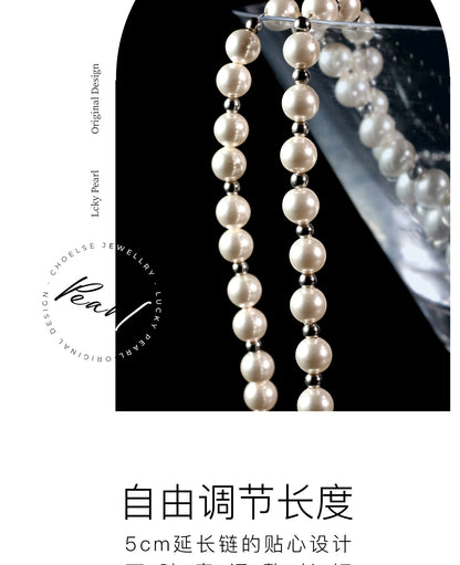 Pearl necklaces and bracelets