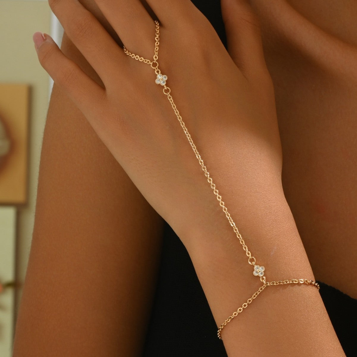 Zircon Four-Leaf Clover Colored Diamond Finger Necklace