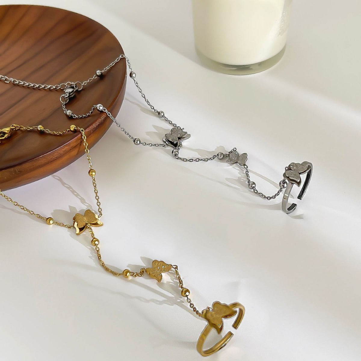 Design three-dimensional frosted butterflyfinger chain