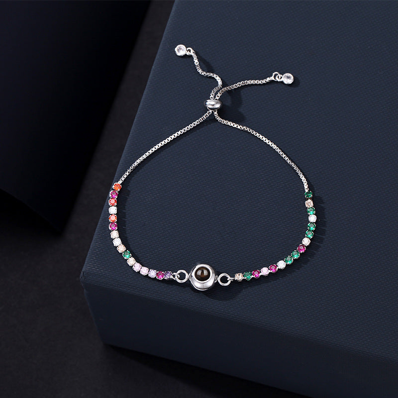 Pulsera de moissanita coloreada con proyección fotográfica