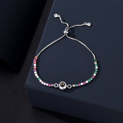 Pulsera de moissanita coloreada con proyección fotográfica