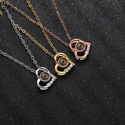 Collar de corazón con proyección de fotos