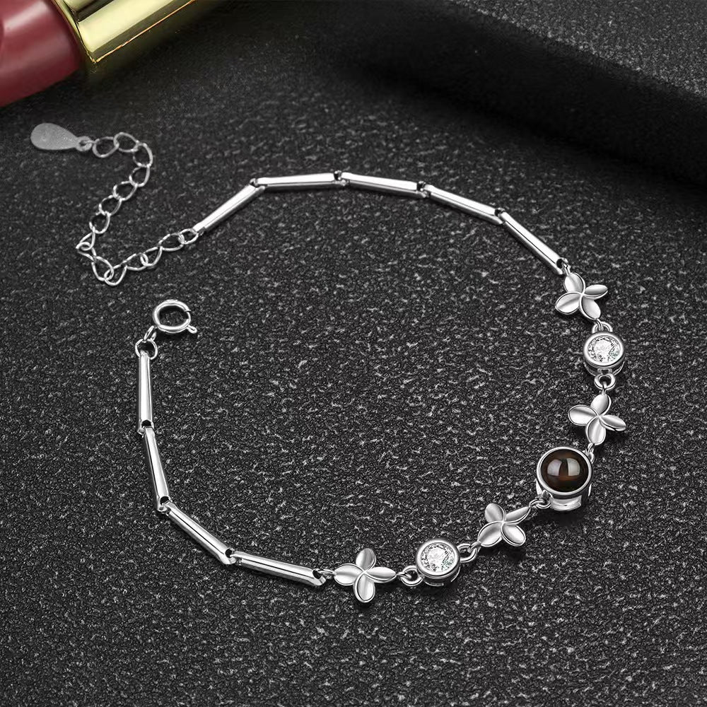 Photo projection four-leaf clover bracelet