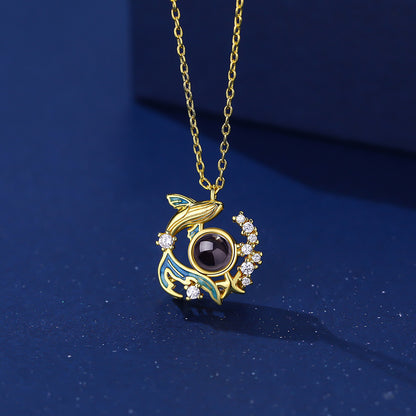Photo projection whale floor necklace