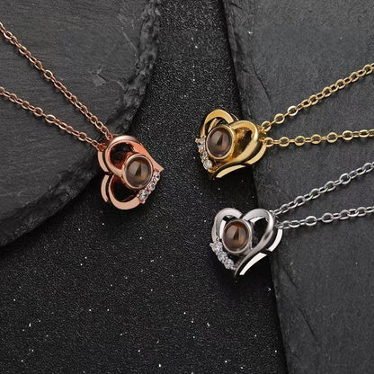 Collar de corazón con proyección de fotos
