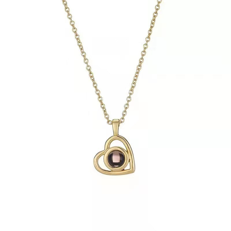 Collar de corazón con proyección de fotos