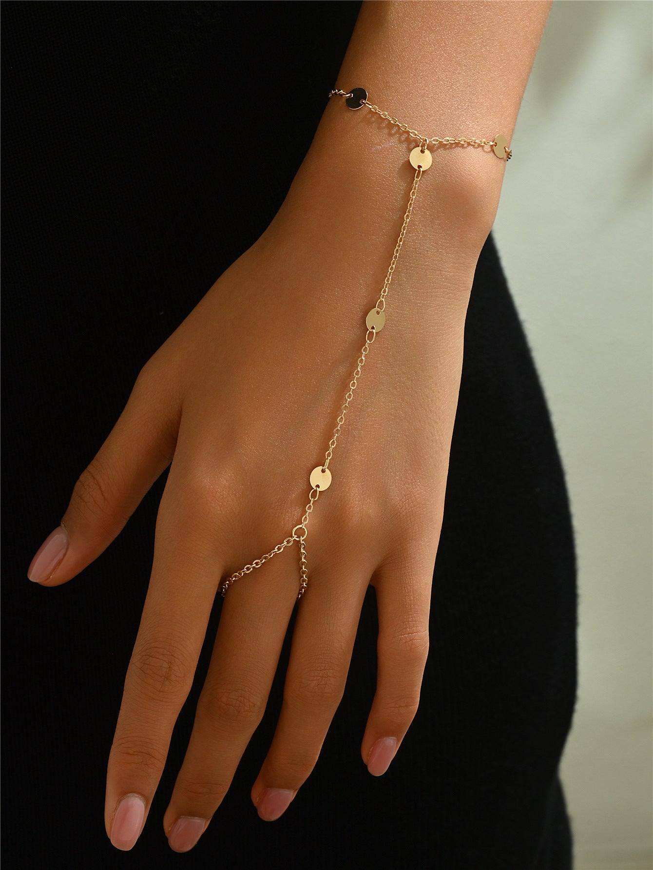 Zircon Four-Leaf Clover Colored Diamond Finger Necklace