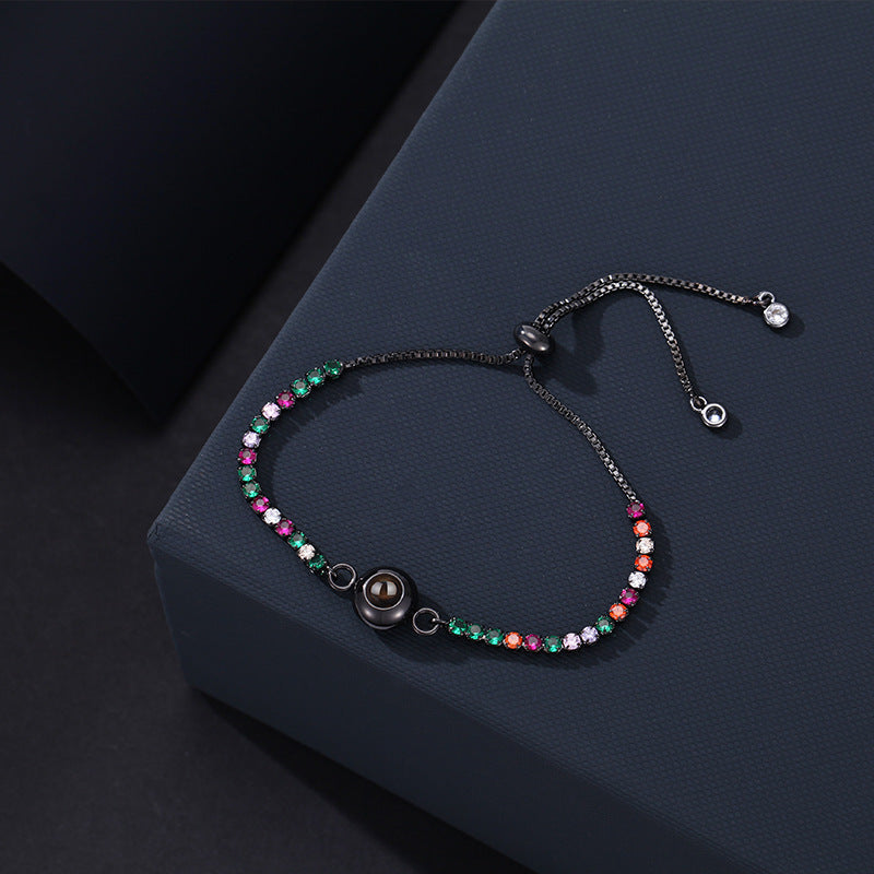 Pulsera de moissanita coloreada con proyección fotográfica