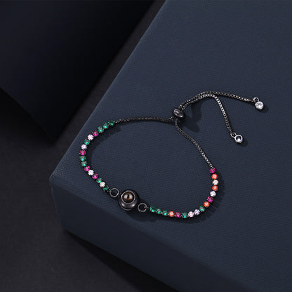 Pulsera de moissanita coloreada con proyección fotográfica