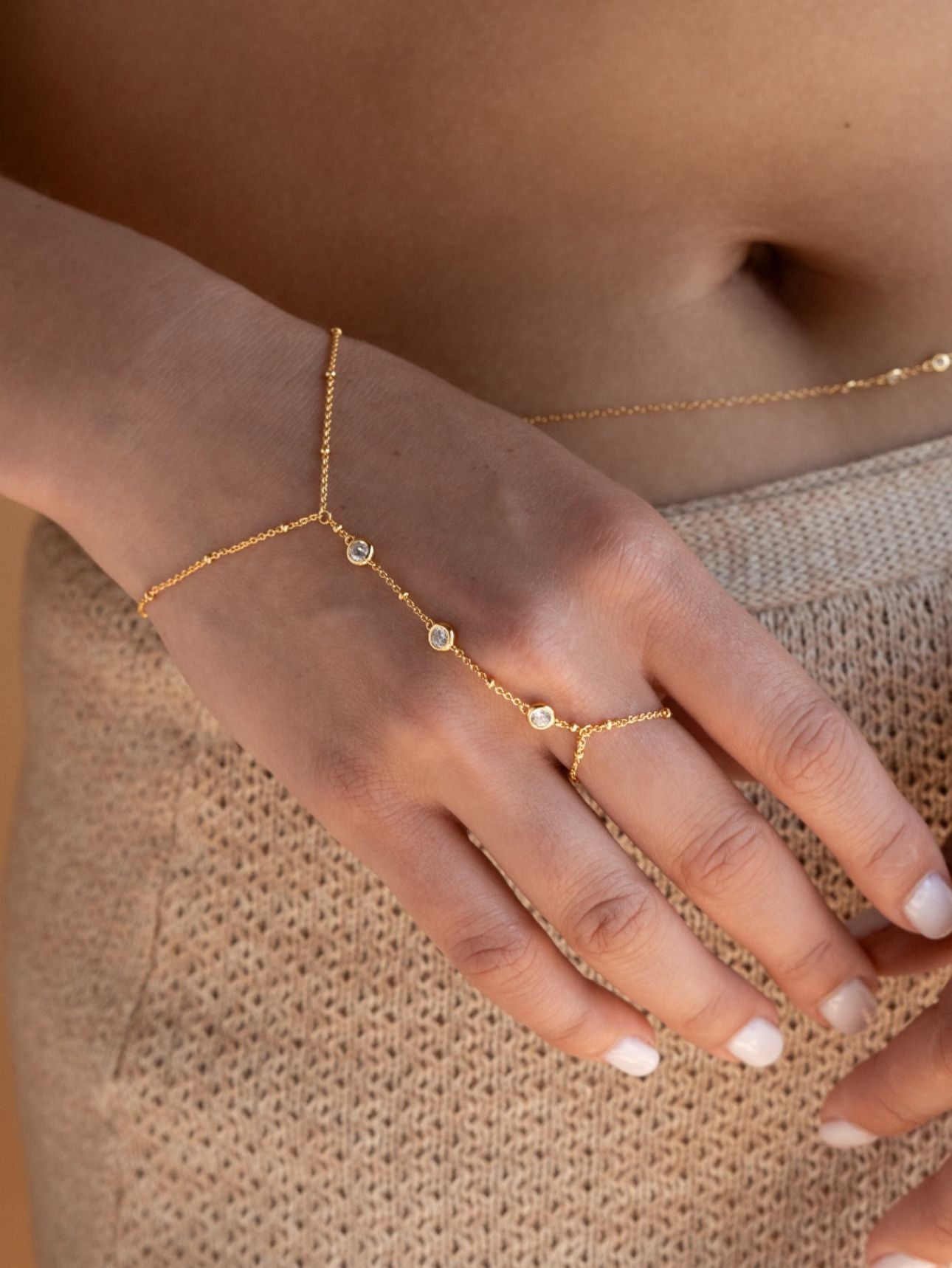 Zircon Four-Leaf Clover Colored Diamond Finger Necklace