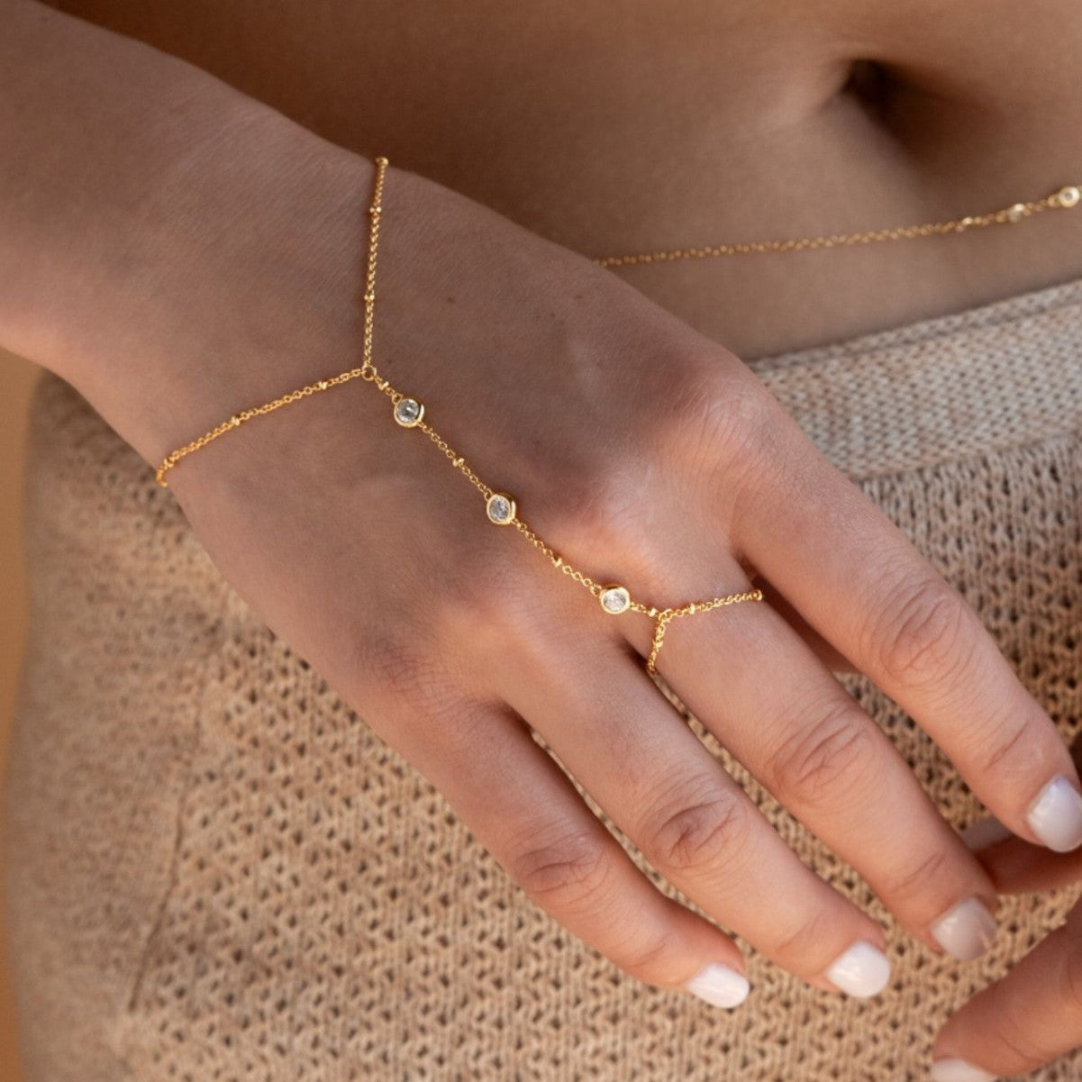 Zircon Four-Leaf Clover Colored Diamond Finger Necklace