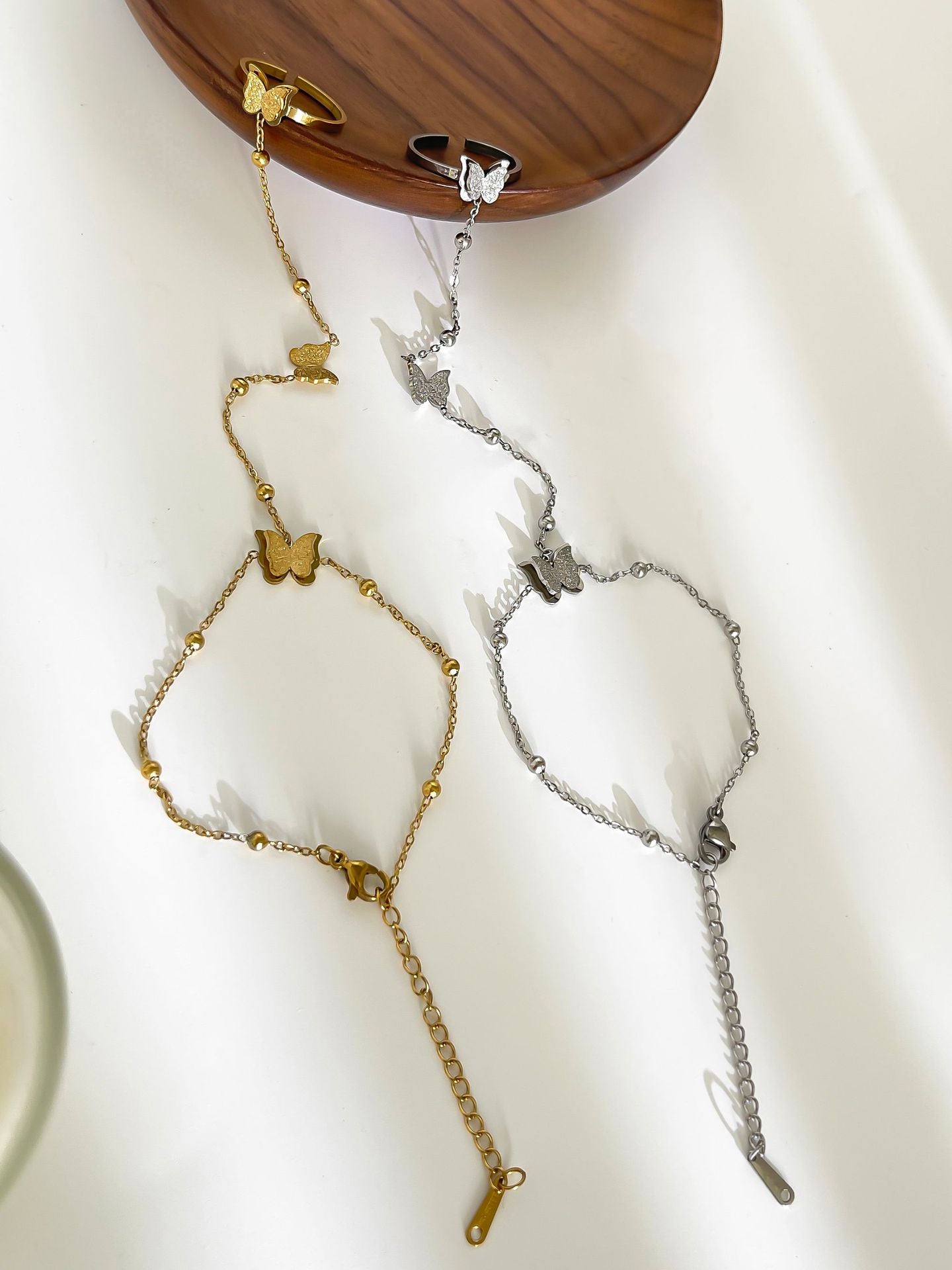 Design three-dimensional frosted butterflyfinger chain