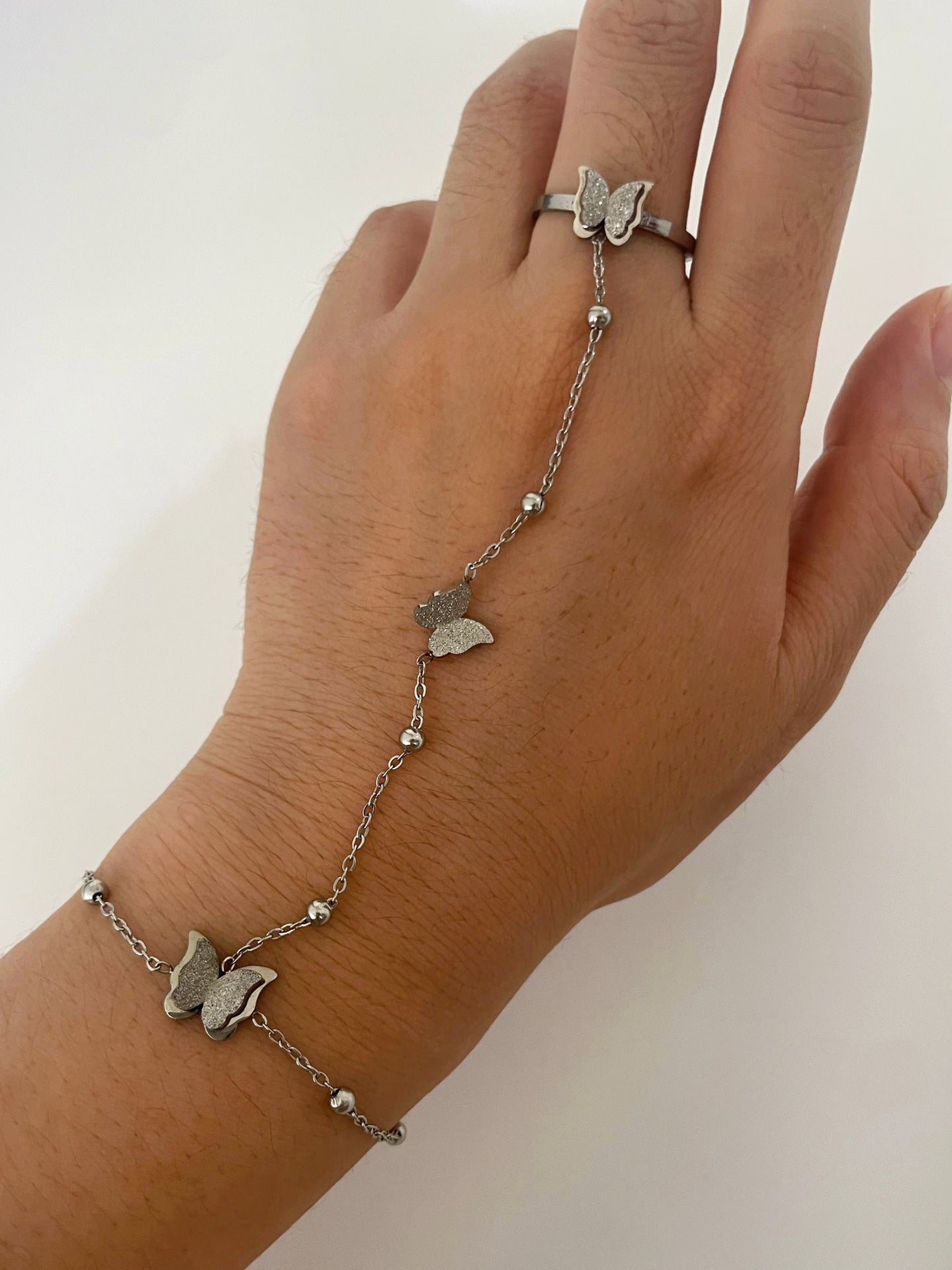 Design three-dimensional frosted butterflyfinger chain