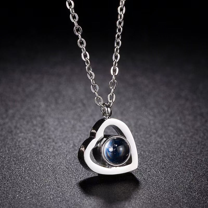 Collar de corazón con proyección de fotos