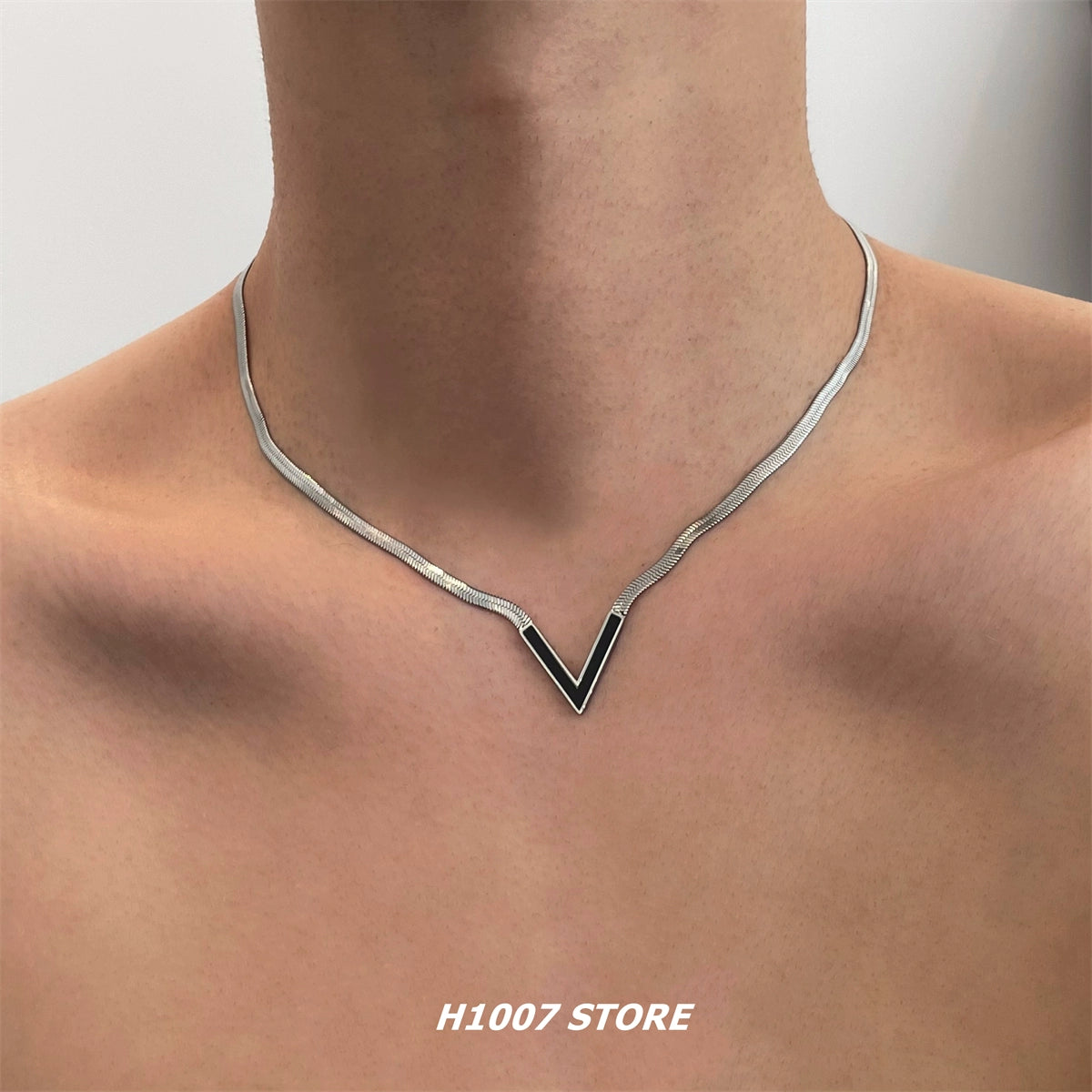 Hip-Hop V-Shaped Short Snake Bone Clothing Necklace