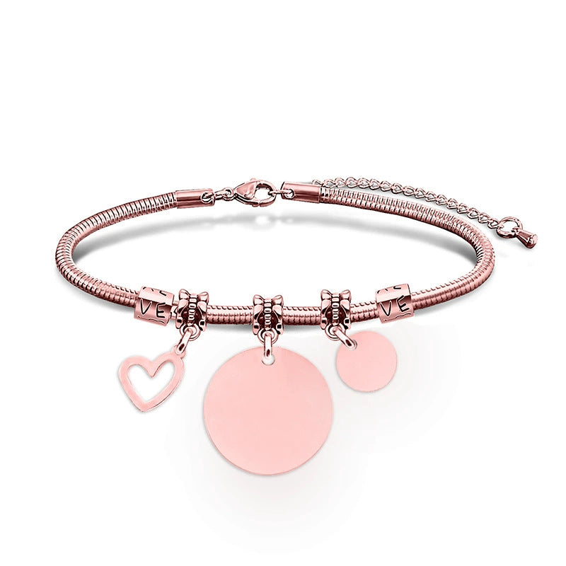 Pulsera con colgante de marca grabado con láser