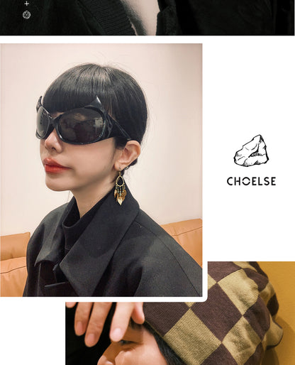 Ancient-style gold earrings