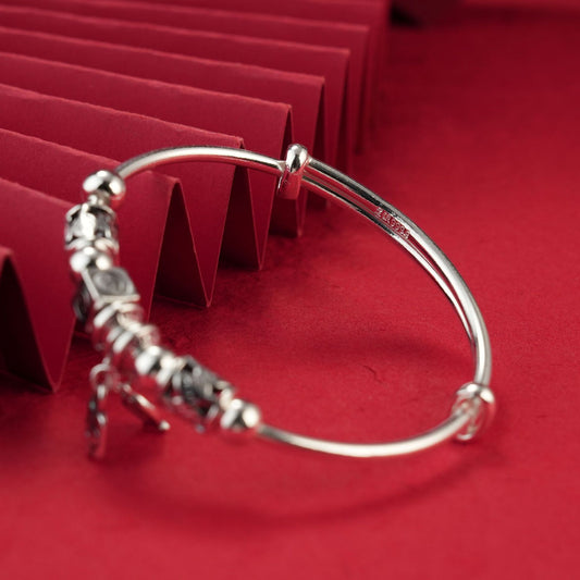 سوار من الفضة الإسترلينية بقفل عتيق قابل للسحب والدفع 