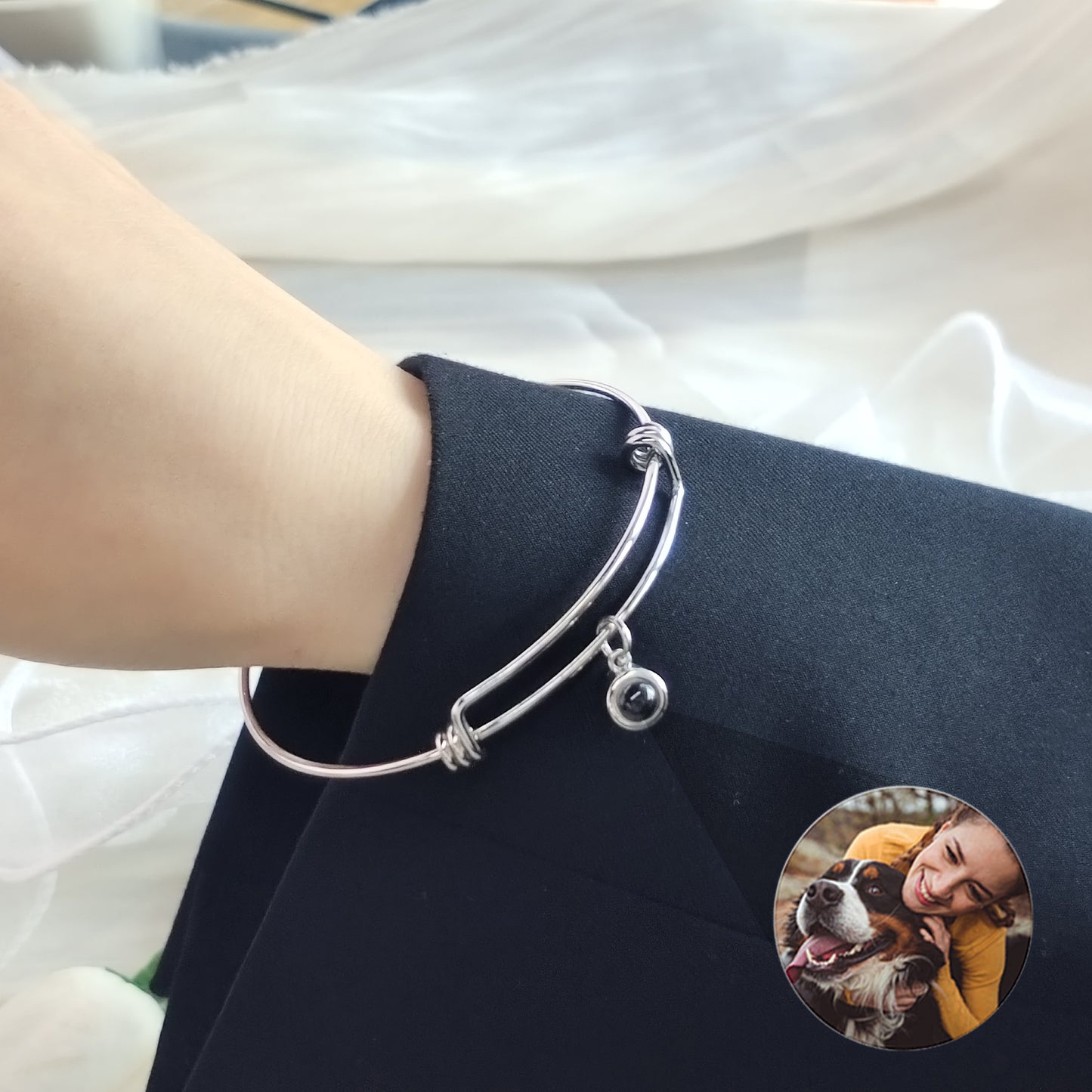 Photo projection stretchable bracelet