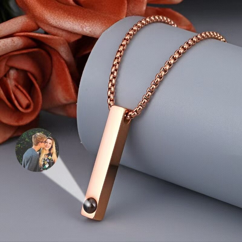 Collar con colgante de columna de cubo con proyección de fotos