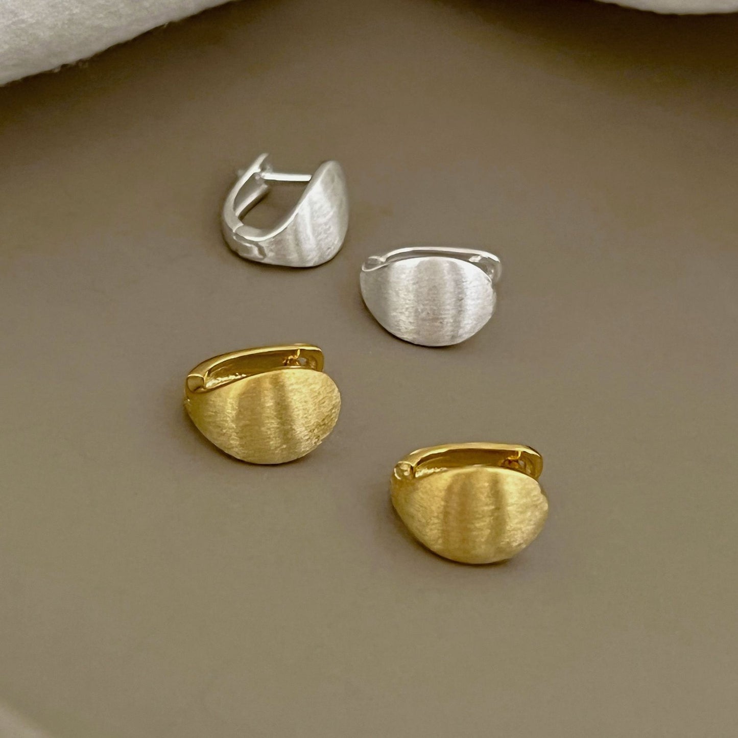 High-end semi-arc U-shaped brushed earrings - jewelryweilin