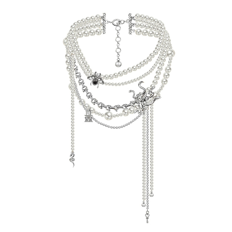 Mercedes pearl necklace