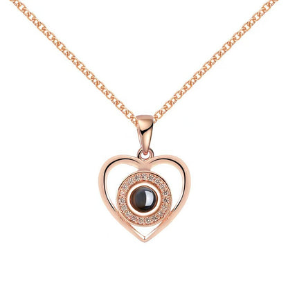 Collar de corazón con proyección de fotos