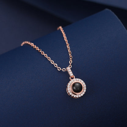 Collar con proyección de fotos